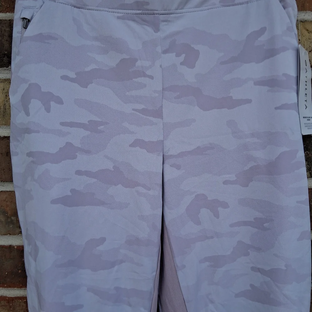 NWT 💕 Athleta Brooklyn Lined Camo Joggers Sz. 6 - Picture 4 of 15